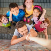 اللعب يعزز الذكاء الاجتماعي والعاطفي عند الأطفال